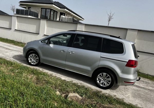 Volkswagen Sharan cena 65900 przebieg: 215000, rok produkcji 2015 z Dębica małe 352